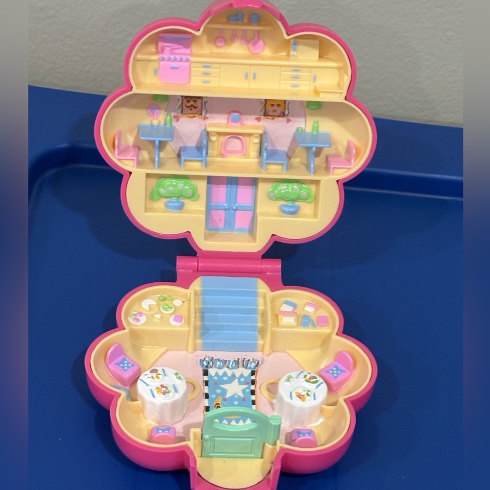 Polly Pocket Mr. Fry's Restaurant Vintage
1990 Bluebird COMPLETE Rare Toy